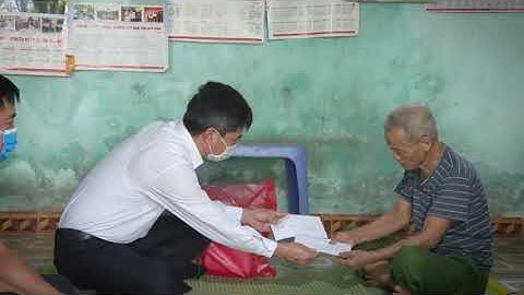 thăm, tặng quà các gia đình  chính sách, người có công  với cách mạng tại 2 xã Đông Lai và Thanh Hối