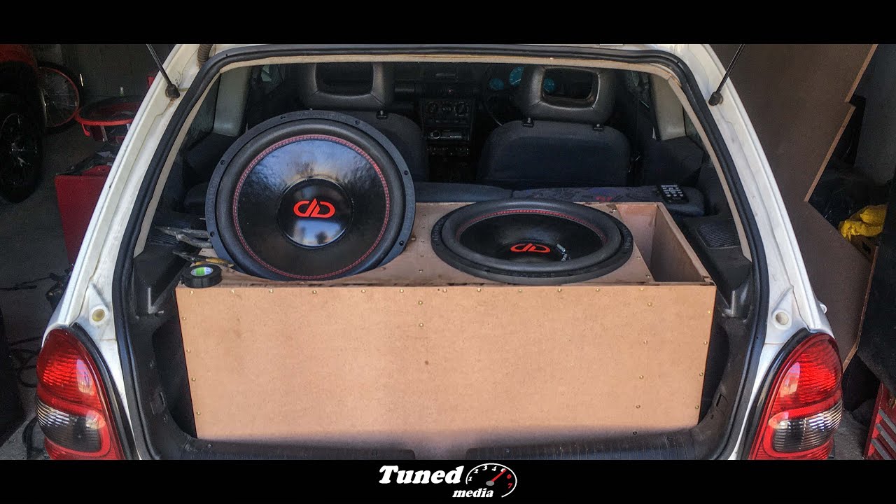 Tuned 2 Bass Corsa Flexing with two DD 615 subwoofers and Stetsom amp
