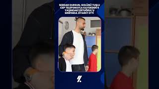 Serdar Dursun, golünü tuşlu cep telefonuyla kaydeden 9 yaşındaki Ertuğrul'u sınıfında ziyaret etti