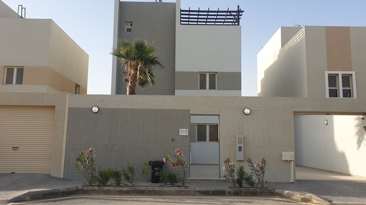 فيلا بتصميم مودرن ومساحات خضراء خارجية وجلسات خارجية داخل الغرف عرض فيلا اللوتس بوابة الشرق #سكني