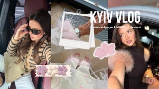 картинка: Kyiv Vlog : життя в прифронтовому місті, осінні покупки, огляд ЦУМ, верхній одяг RESERVED, подарунки