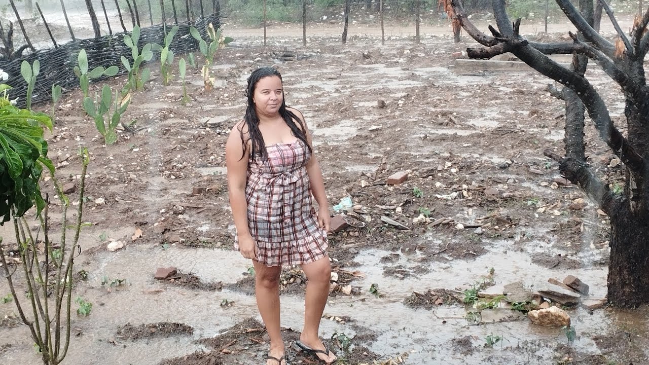 TEMPORAL DE CHUVA COM VENTO FORTE NO SERTÃO PERNAMBUCANO NESTA TARDE DEIXA TUDO ALAGADO 