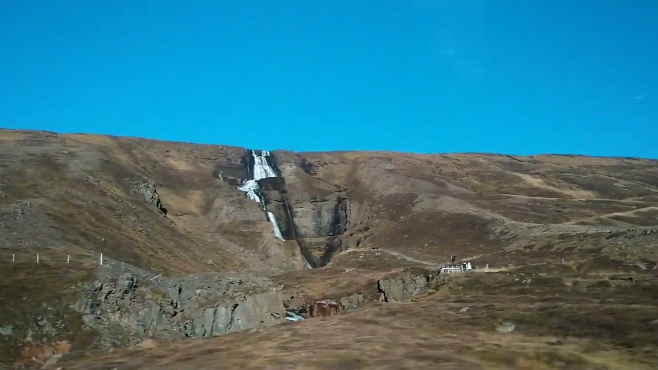 paysages sur la route en Islande sous ciel bleu (2025)