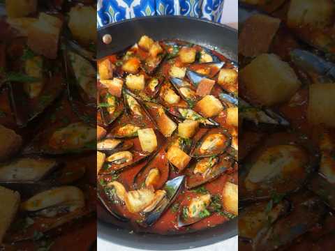 Pochi ingredienti per una ricetta pazzesca: le cozze alla tarantina! #foodlover #recipe #cucina