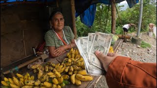 Woman Selling Banana on Streets Gets Surprise 💵