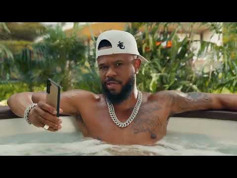 Who Is In The Carmax Commercial Riding 30