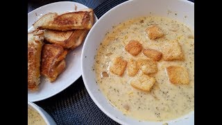 Creamy, Crockpot Broccoli Cheese Soup!