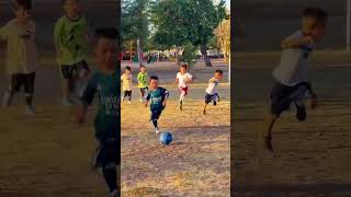 Emmanuel Castro por poco mete su gol
