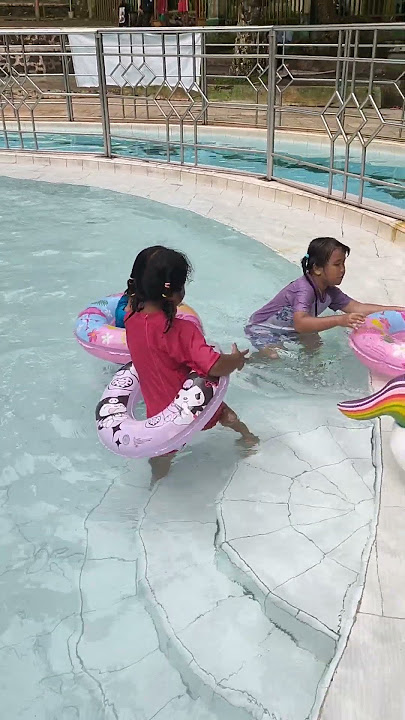 My younger brother is swimming, my older brother is angry 😂😂