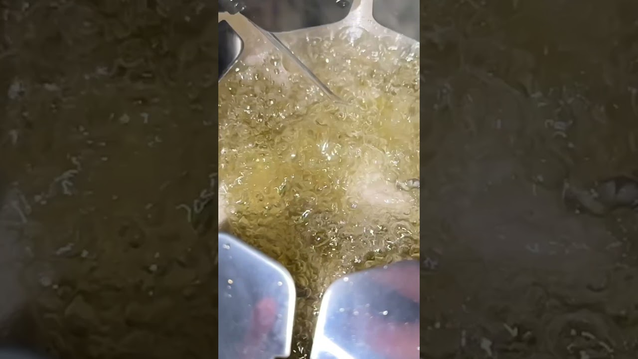 Siedendes Öl in Fondue Topf - YouTube