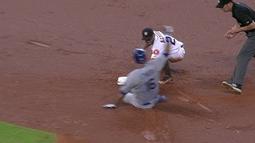 LAD@HOU: Gonzalaz gets Ethier trying for a double