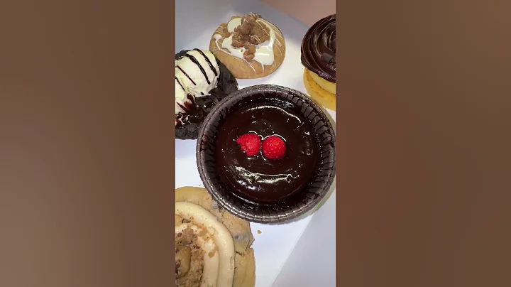 Trying the Viral Kardashian Crumbl cookies 🍪 #crumbl #kardashian #reviews #foryoupage #kourtney