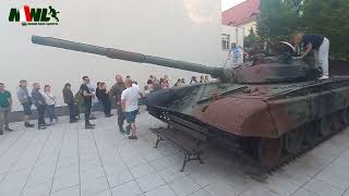 Zwiedzanie czołgu T-72 podczas NOCY MUZEÓW