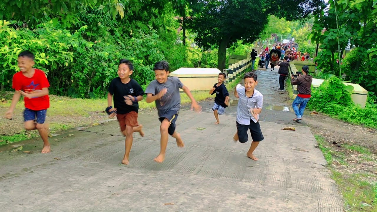 Diprovokasi Barongan Galak Ngamuk