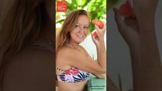 Suntegrity 33g Sport Sun Stick application video screenshot 3