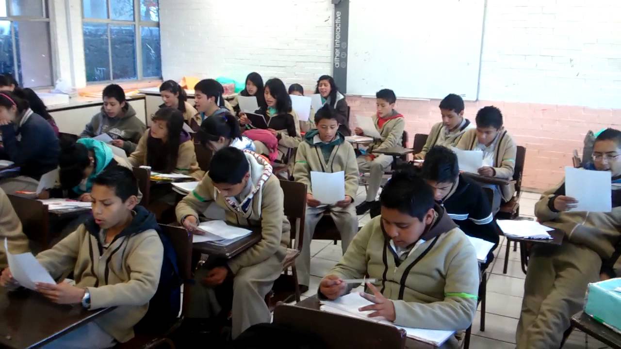 Alumnos cantan "Imagina" es fácil si lo intentas