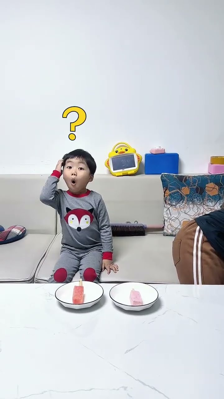 给儿子做西瓜冰淇淋，还得是爸爸有办法！#Cute baby#Cute#呆萌小米宝#聪明宝宝#萌娃