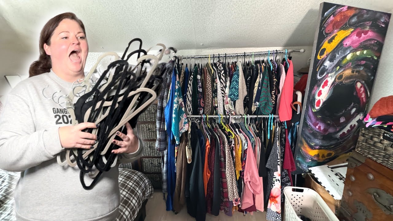 drowning in clothes! 👚 Dani's HUGE Closet Declutter