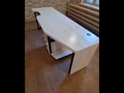 Компьтерный стол из лиственницы на металлическом основании✅