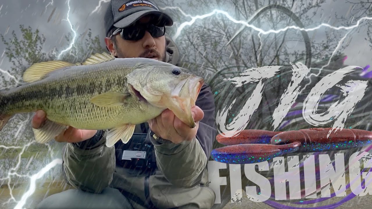 Dovevo Pescare il Luccio ma… BLACK BASS a JIG nella TEMPESTA! – BASS FISHING da Riva