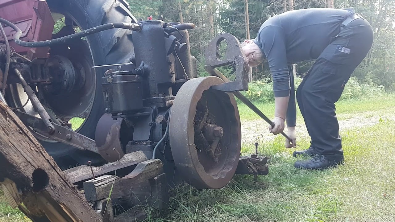 Maamoottorin männän irroitus