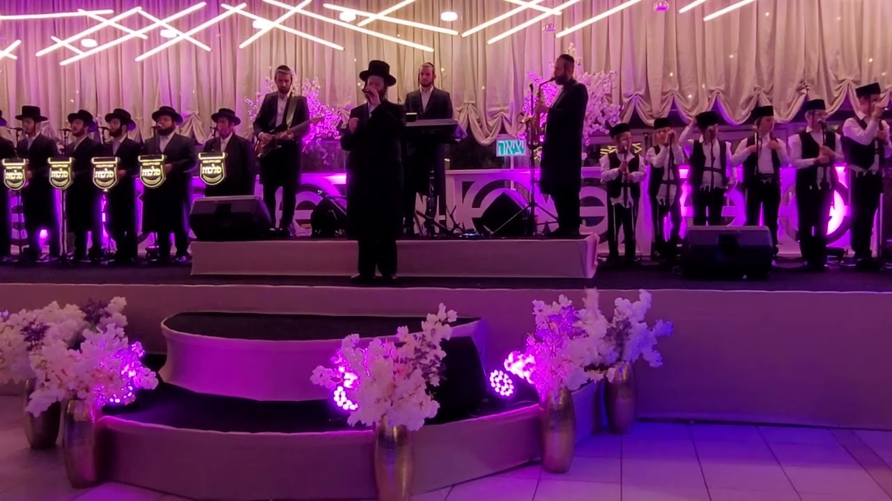 משה שטעקל, מקהלת מלכות, מקהלת חסדימלך, על הקלידים צביקי רובין, בבר מצווה של ילד הפלא בנצי קלצקין