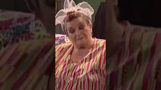 Aunque parezca mentira,  me pongo colorada cuando me miras #shorts  #humor #comedia #risas #series