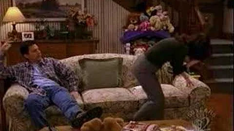 Everybody Loves Raymond - Debra Chokes