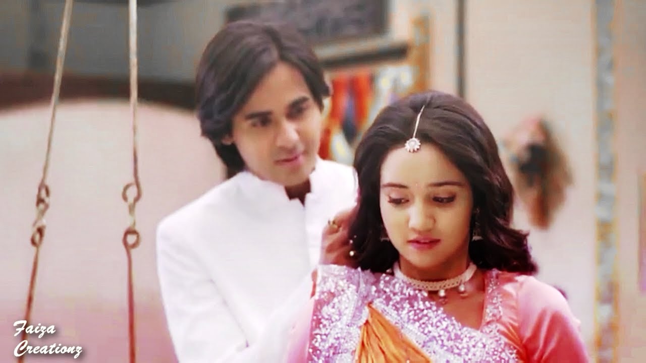 ✦ Tere aage yeh duniya hai feeki si