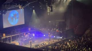 View Jane's Addiction Live Performance of 'Jane Says' at Rogers Arena, Vancouver
