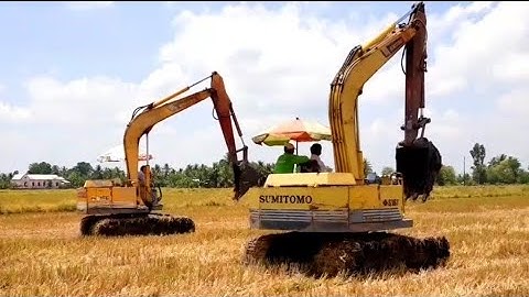 HAI XE CUỐC VẬN CHUYỂN TRÊN RUỘNG MÚC ĐẤT ĐƯỜNG MƯƠNG cần cẩu xáng cạp xáng dây xe xúc