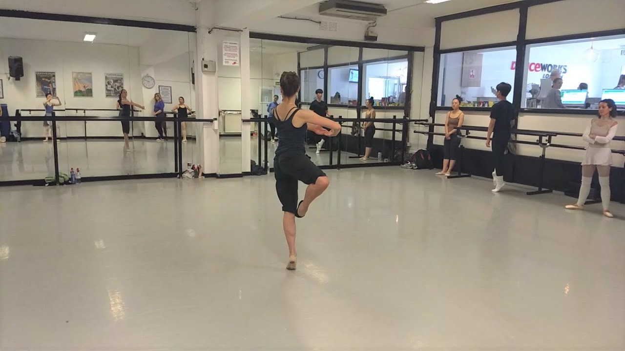 How To Do Pirouette En Dehors (beginner level)