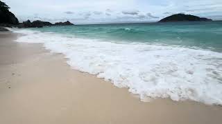 Blue cocktail waters, soft sand, Similan Island. screenshot 2