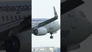 MALAYSIA AIRLINES B737-800 landing at Ho Chi Minh City Airport #shorts #plane #landing #b737 #flight