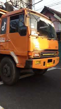 Truk Pembawa Motor Baru