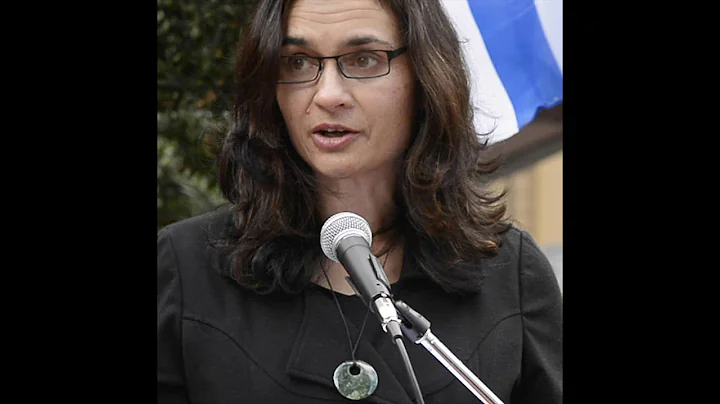 A Maori Woman Stands With Israel