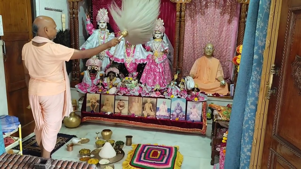 Raj Bhog Arati - Sri Radha Binode Bihari Gaudiya Math
