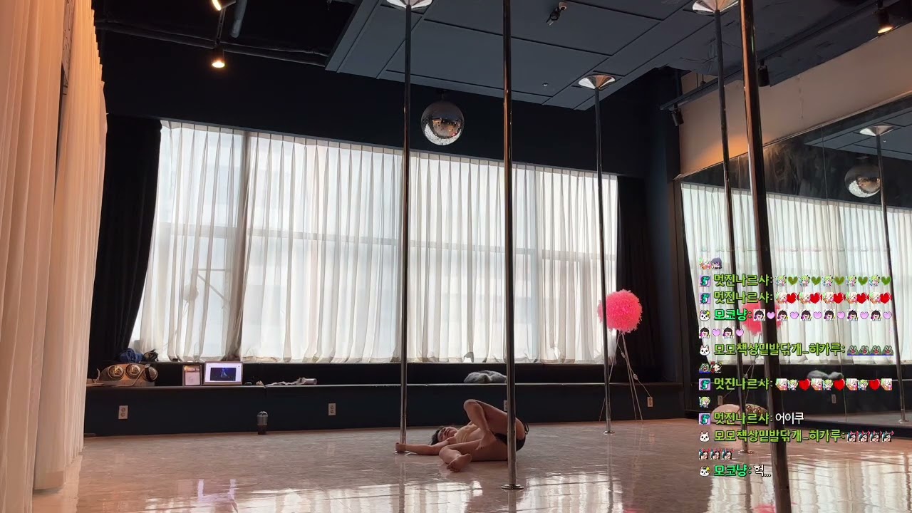 Pole dancing fail