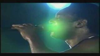Vignette de la vidéo "George Benson - In Your Eyes (Live-86)"