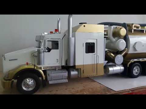 Camion a escala t800 hydrovac - YouTube