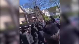 [HD] NY Post:Crowded Hasidic funeral goes on in Brooklyn despite social distancing rules