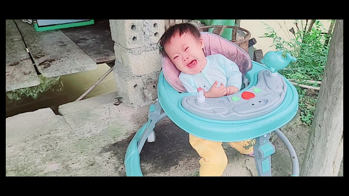 The difficult life of a single mother and child every day