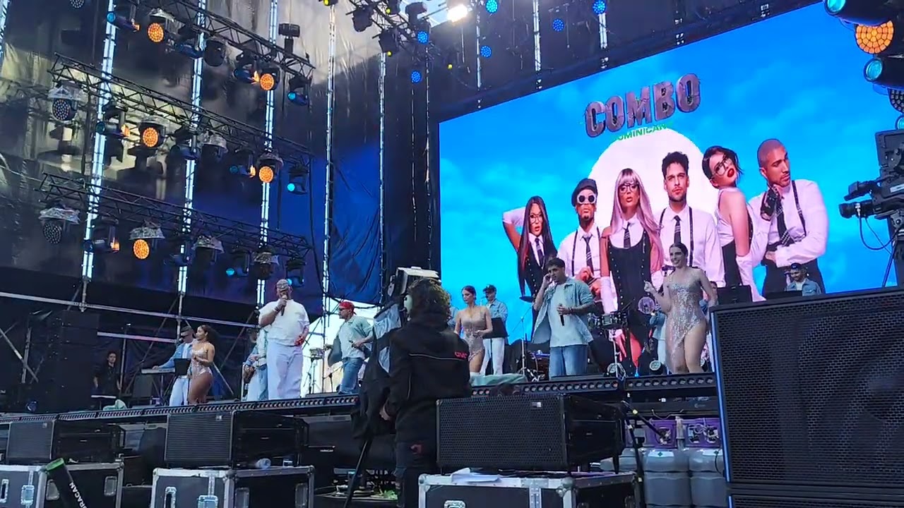 EL COMBO DOMINICANO - EL PERRO BEBE AGUA