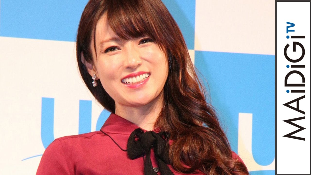 深田恭子 タイトなミニスカ姿で 大人キュート に 多部未華子 永野芽郁はワンピ姿 16 秋冬 Uq 発表会 2 Youtube