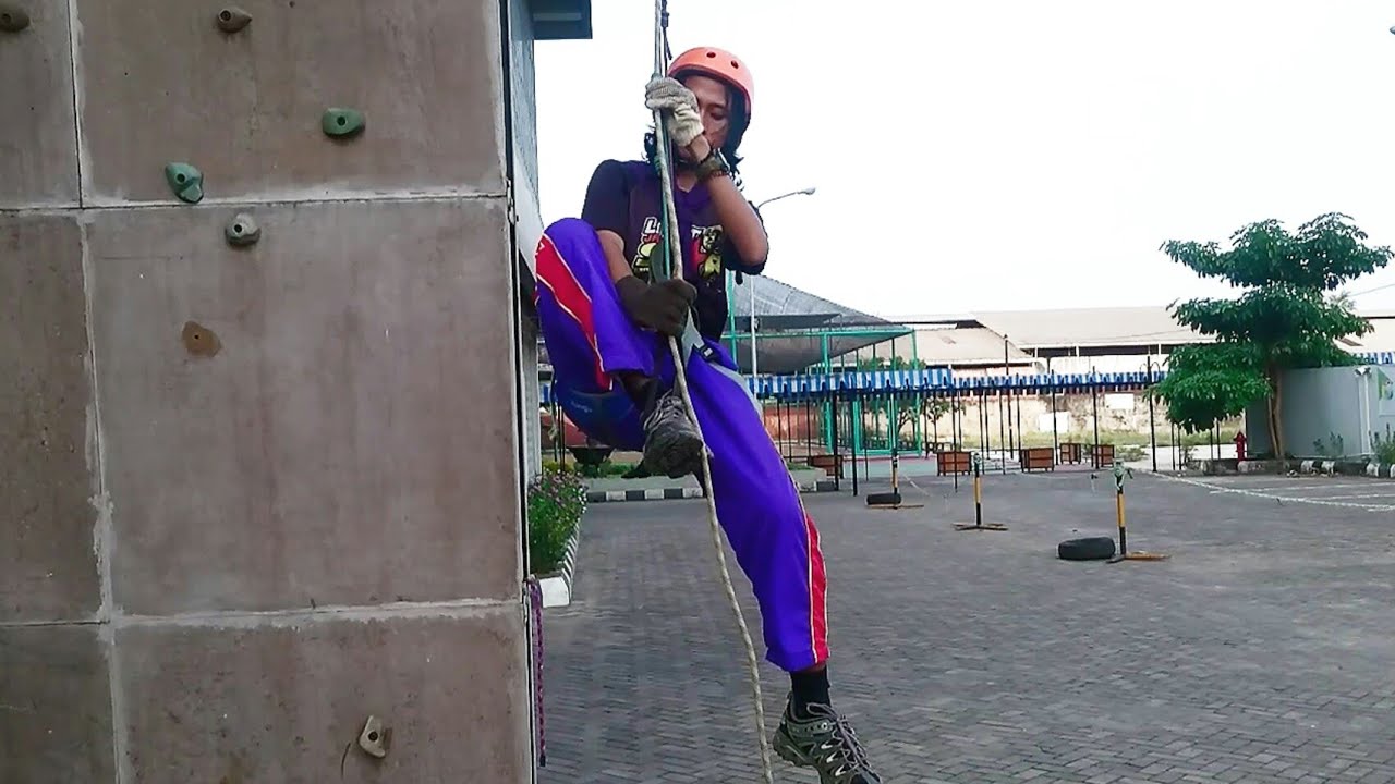 Latihan Prusiking dan Rappelling Traditional Ascenders and