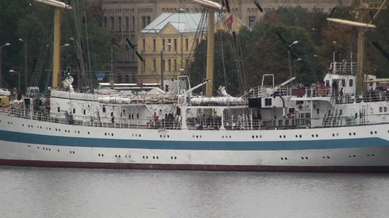 Крупнейший парусник МИР в Риге (1-2) - YouTube