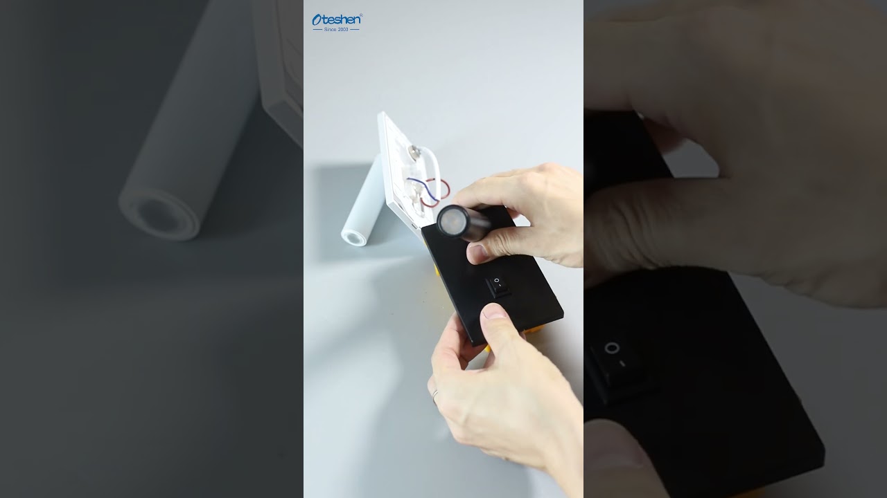 Oteshen LED Bedside Reading Light—Aluminum build + built-in LED source