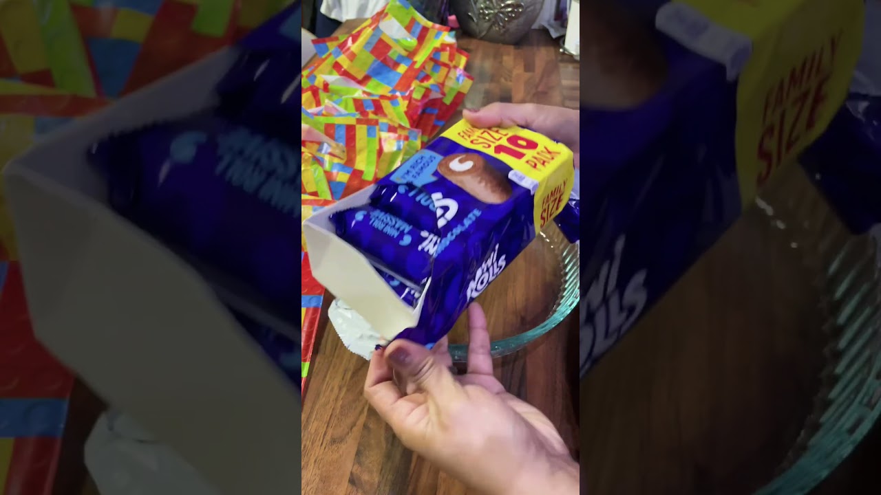 💖🍫 Cadbury Mini Rolls! Satisfying ASMR 