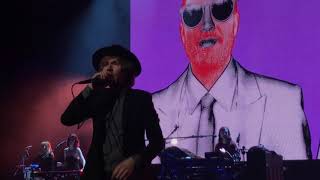 Beck - Wow (Riverside Theatre, Milwaukee 8-16-2017) Beck - Wow (Riverside Theatre, Milwaukee 8-16-2017)