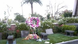 Farrah Fawcett's Fresh Unmarked Grave REDUX